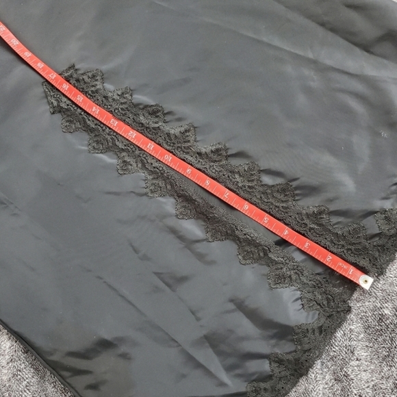 2 Vintage 70s Slip Skirt in Black and Cream - Picture 11 of 15